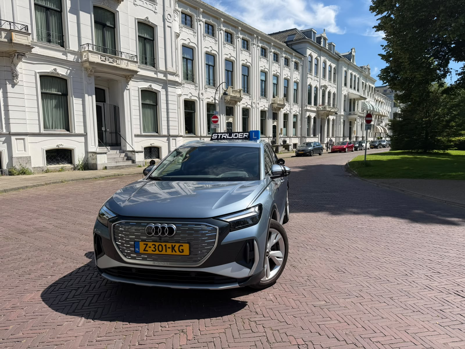 Lesauto van Rijschool Strijder tijdens een intensieve spoedcursus